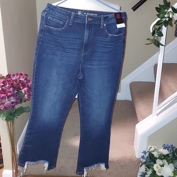 No boundaries junior's cropped flare jean size 11 new - Picture 6 of 12